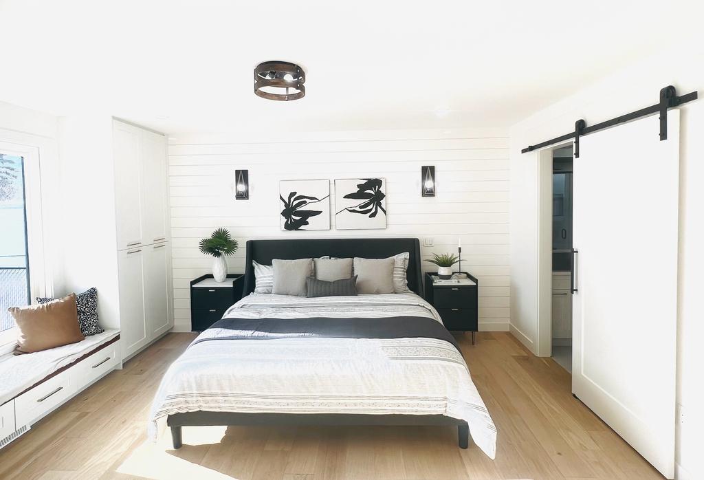 Bedroom by Good Earth Builders